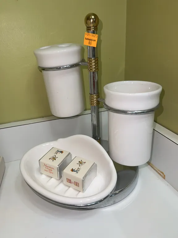 Metal Bathroom Rack with Cup Holders and Soap Dish Holder