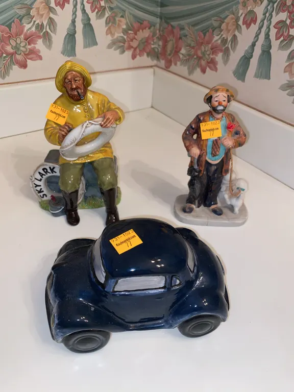 Ceramic figurines