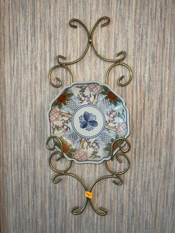 Bronze Wall Plate Hanger