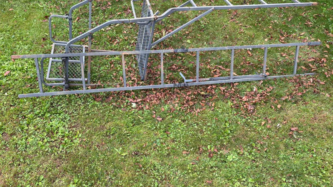 Approx 16� ladder stand