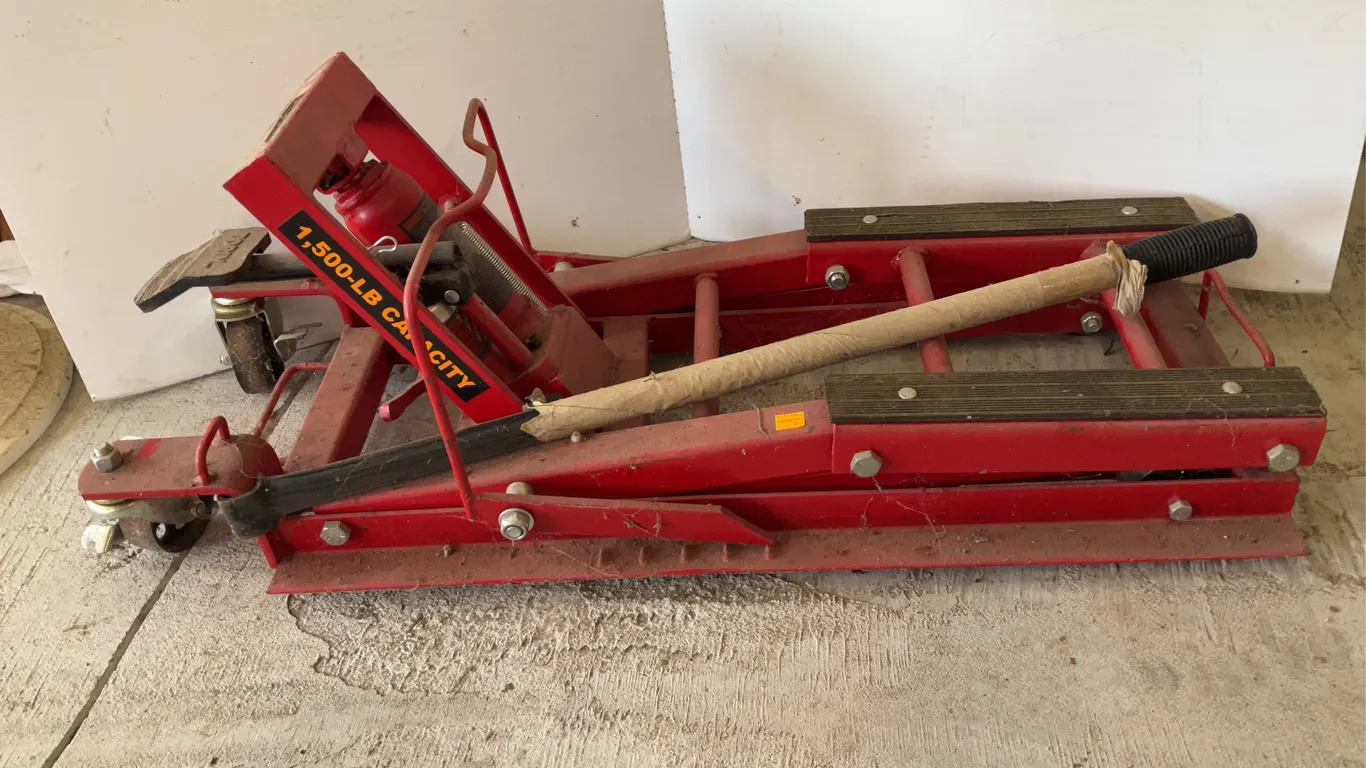Torin Big Red 1500lb Motorcycle/ATV Jack
