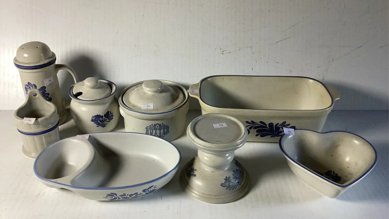 8 Pieces of Pfaltzgraff Yorktown Items
