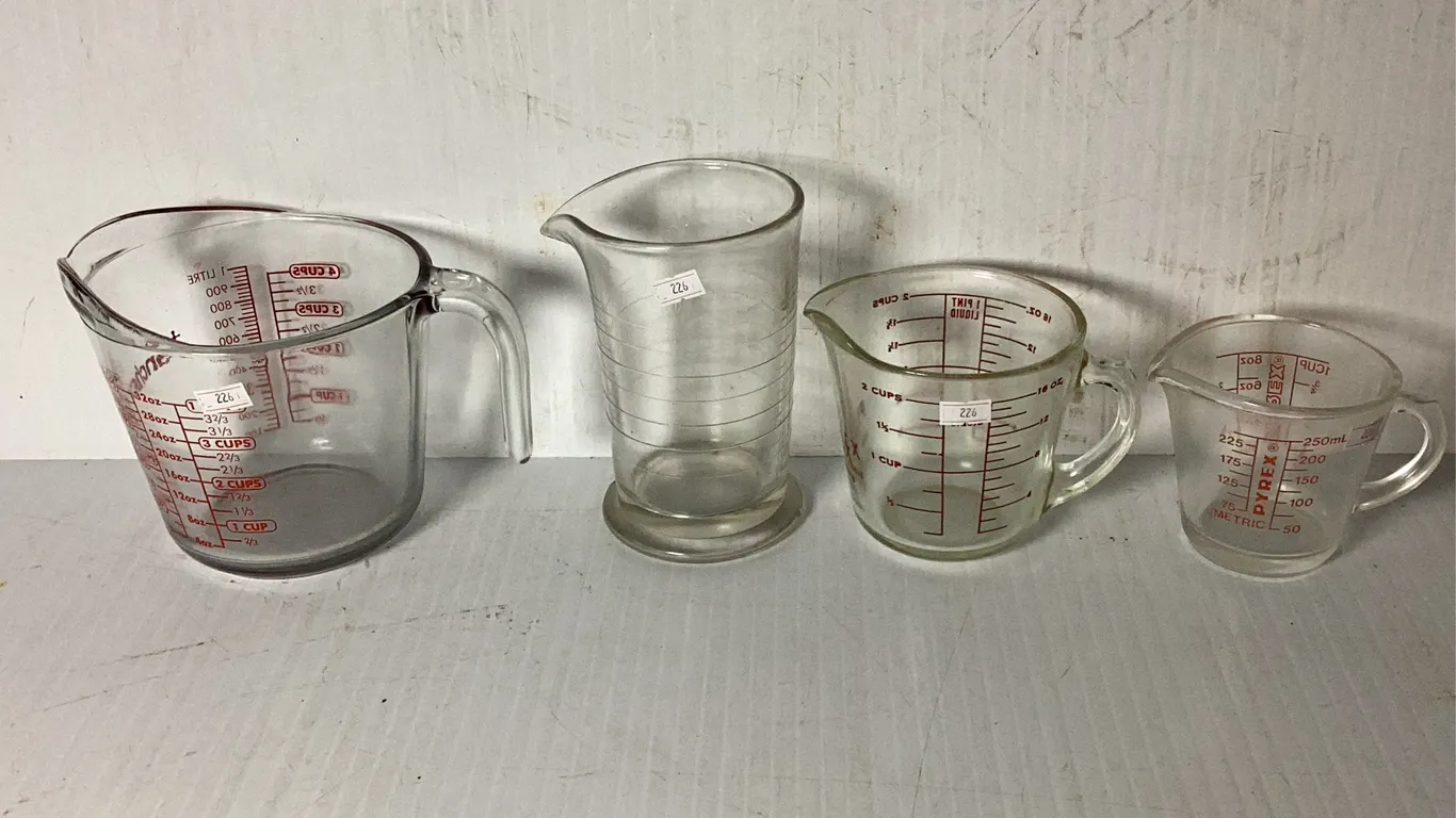 (4) Anchor Hocking and Pyrex Measuring Cups