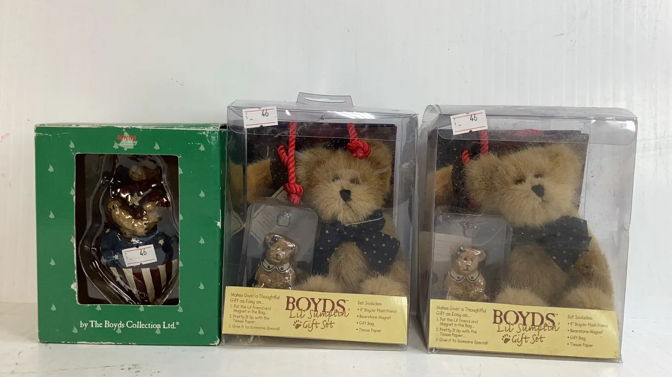 2 Boyd’s Bear Gift Sets, 1 Boyds Bear Ornament