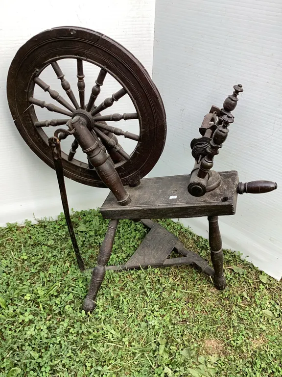Vintage Spinning Wheel (For Decor Use Only)