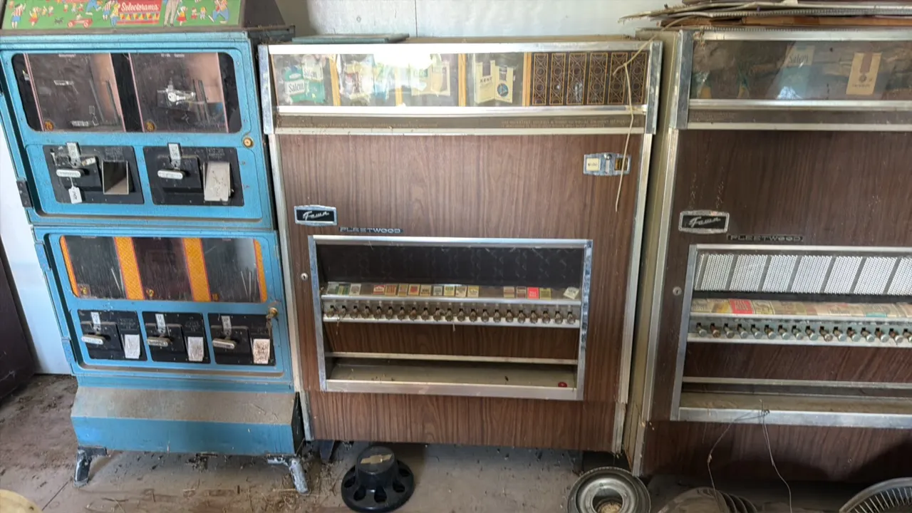 Fawn Fleetwood Cigarette Vending Machine with Wood Grain Laminate