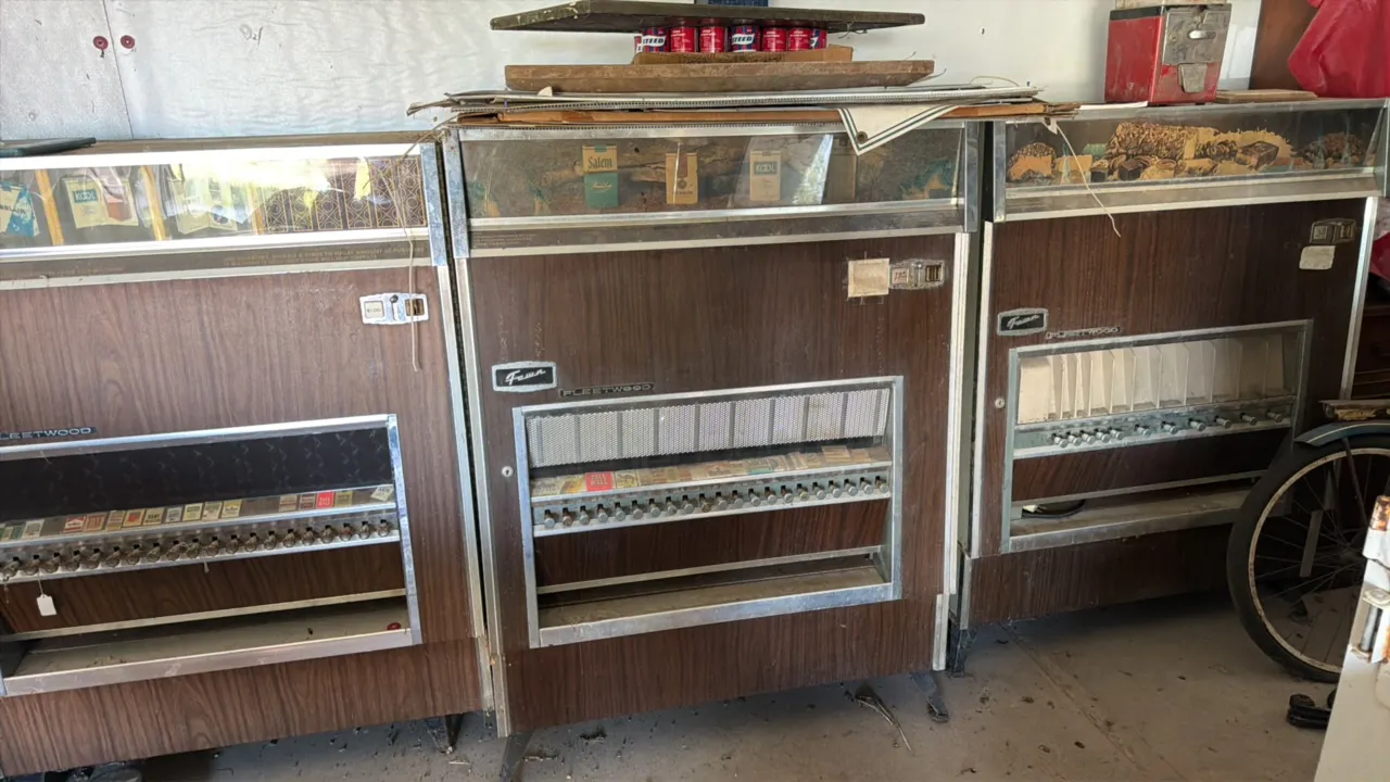 Fleetwood Vintage Wood-Grain Cigarette Vending Machine