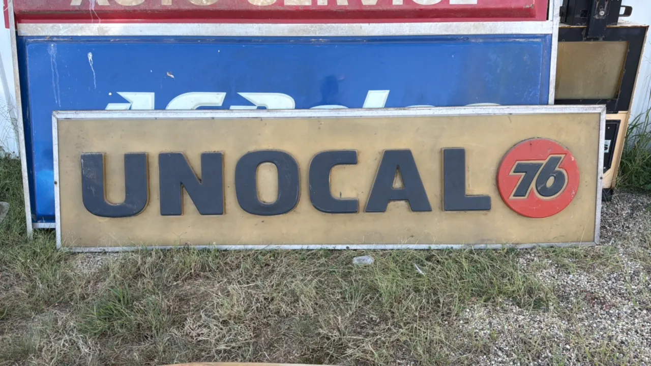 Unocal 76 Illuminated Advertising Sign