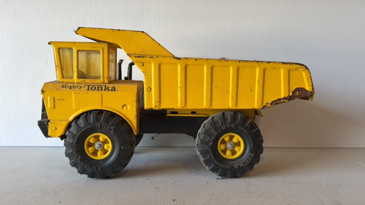 Mighty Tonka Yellow Metal Dump Truck