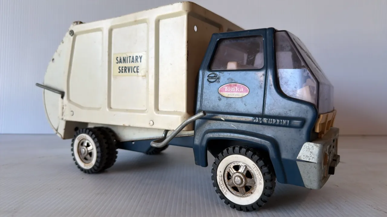 Tonka Gas Turbine Sanitary Service Toy Garbage Truck