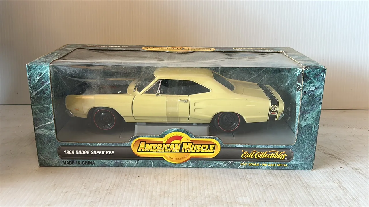 American Muscle Ertl Collectibles 1969 Dodge Super Bee 1/18 Scale Die-Cast Model Car, Yellow