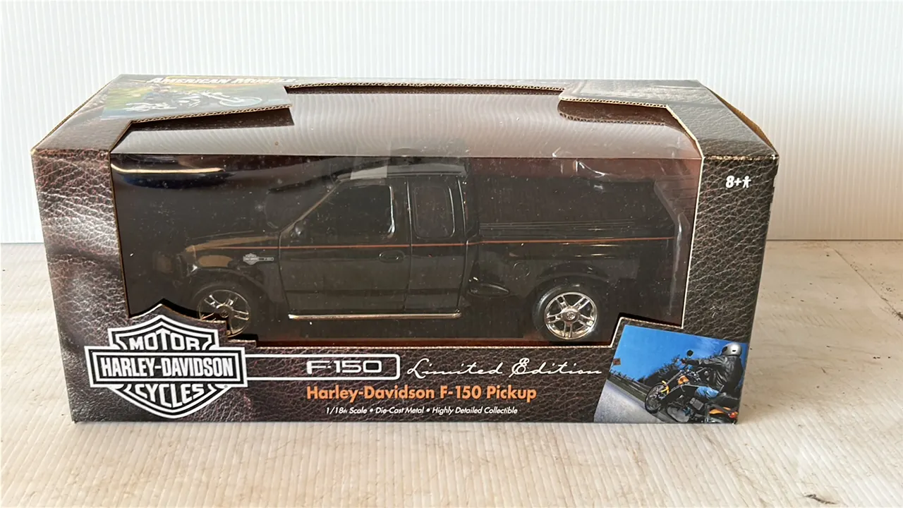 Harley-Davidson F-150 Limited Edition 1/18 Scale Die-Cast Pickup Truck Model by American Muscle
