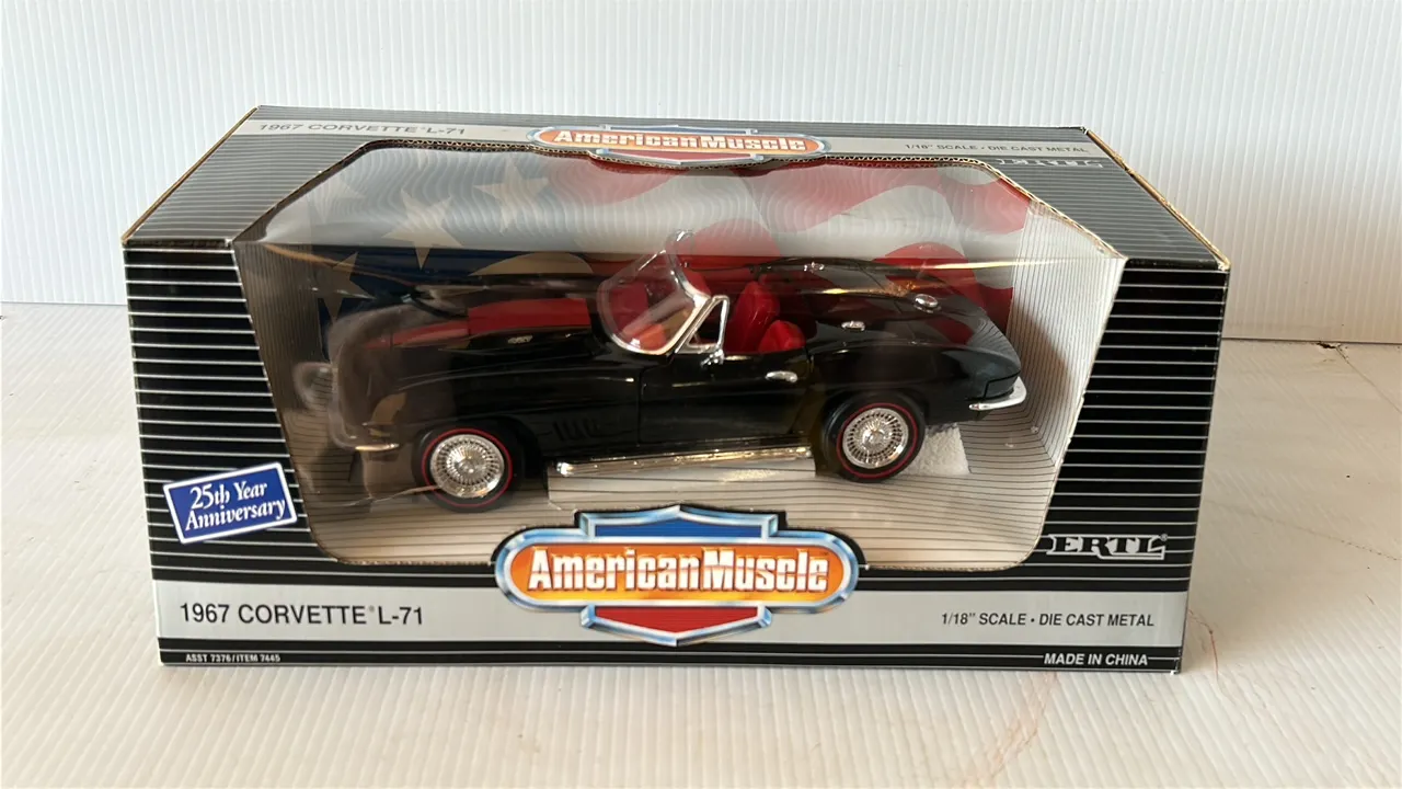 American Muscle 1967 Corvette L-71 1/18 Scale Die-Cast Model Car, Black with Red Interior