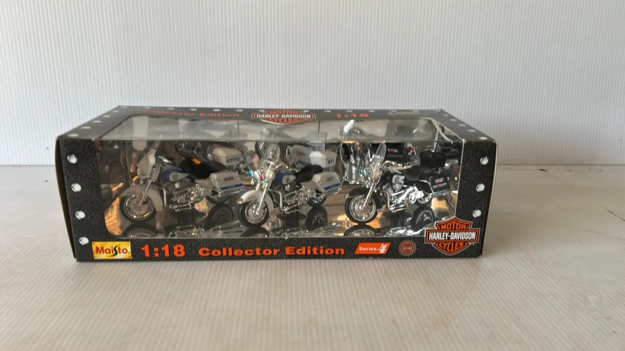 Maisto 1:18 Collector Edition Harley-Davidson Model Motorcycle Set