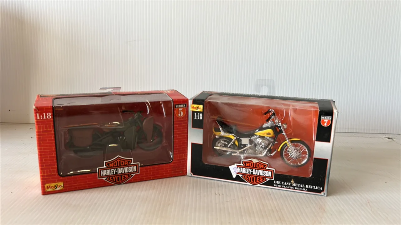 Maisto 1:18 Scale Harley-Davidson Series 5 Die-Cast Model Motorcycle