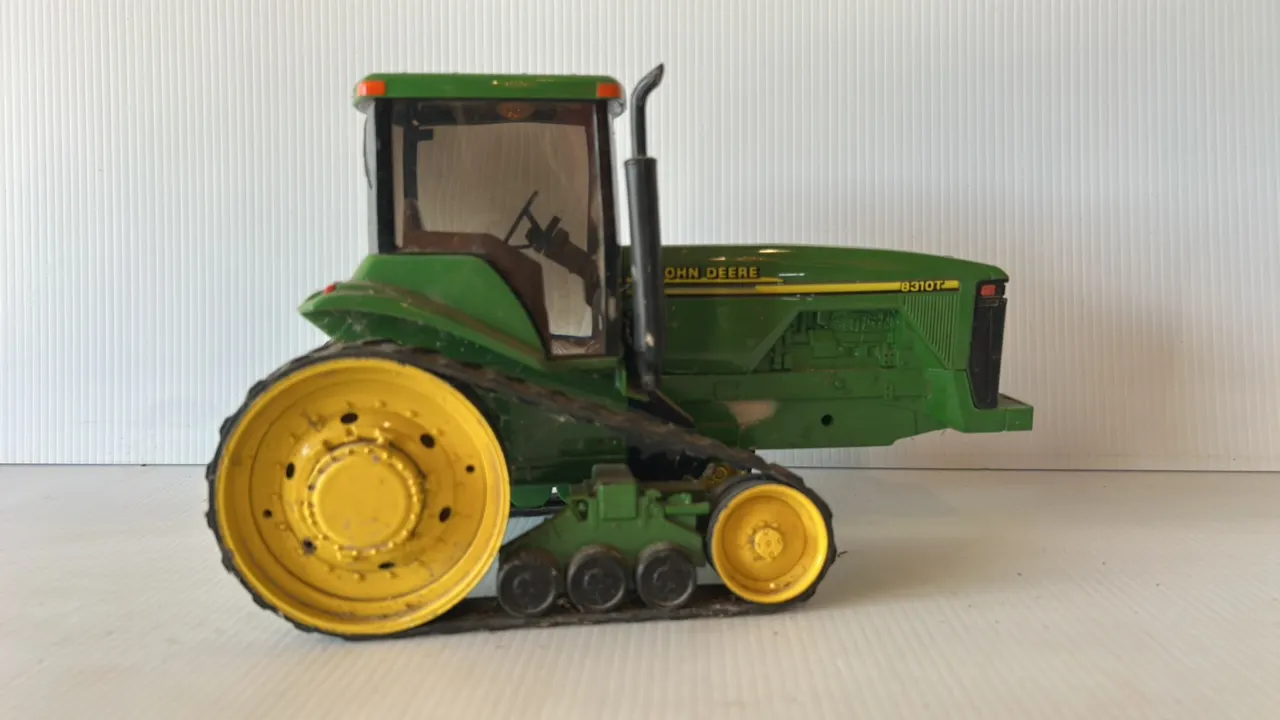 John Deere 8310T Model Tractor