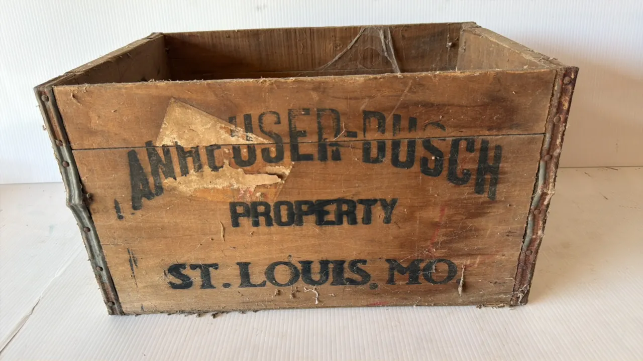 Budweiser Anheuser-Busch 1944 Wooden 24-12 oz. Bottle Crate