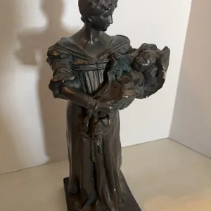 19� AUSTIN MOTHER AND CHILD STATUE