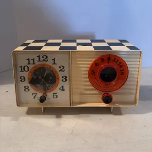 50's RADIO AND CLOCK 6" x 11"