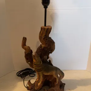 22� LAMP BASE WITH WOLF