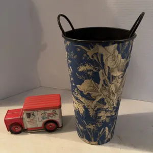 15� METAL VASE AND CAMPBELL�S SOUP ADVERTISING TRUCK