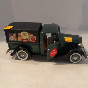 FORD v8 DIECAST 1/18 COCA COLA TRUCK