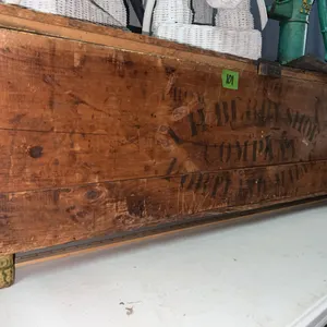 VINTAGE WOODEN CRATE SHIPPED TO A SHOE STORE IN ASHLAND, OH