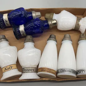 FRANK�S TEA & SPICES SHAKERS (6 white  & 2 blue)