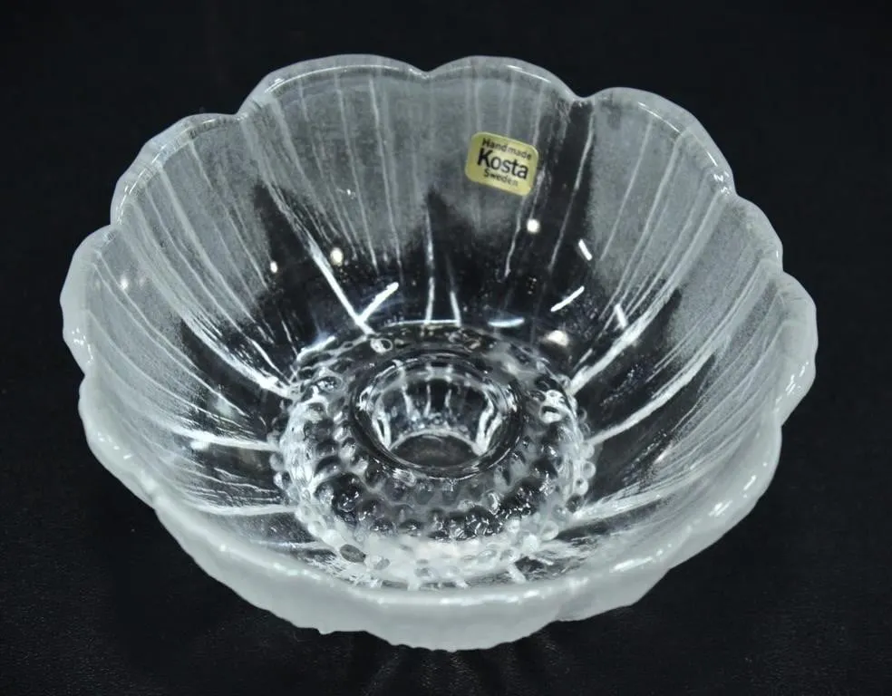 KOSTA BODA SWEDEN FLOWER CANDLESTICK HOLDER