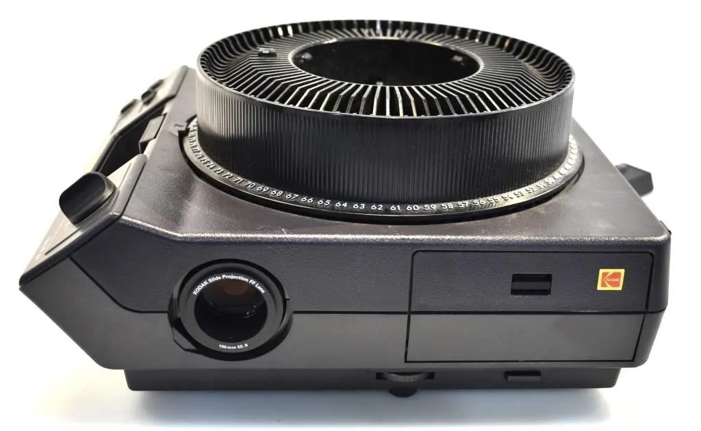 KODAK CAROUSEL PROJECTOR + ACCESSORIES