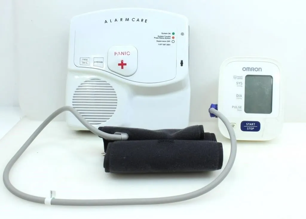 OMRON BLOOD PRESSURE MONITOR & ALARM CARE SYSTEM