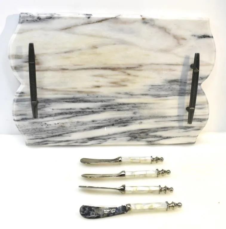 4 BUTTER KNIVES + 2 METAL FRAMES + SERVING BOARD