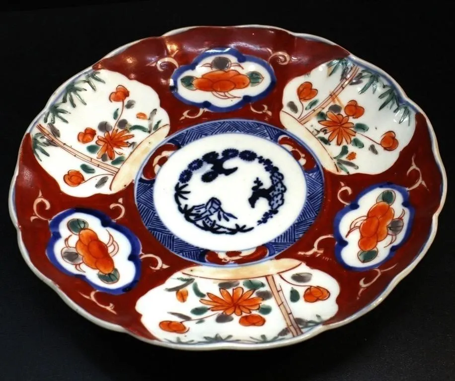 HAND PAINTED JAPANESE SCALLOPED CERAMIC PLATE
