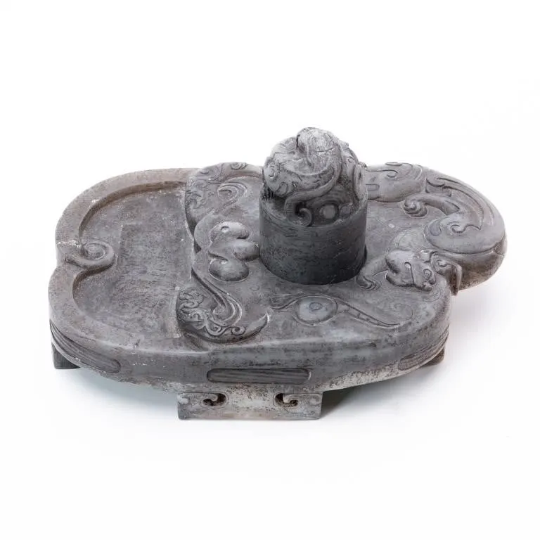 CHINESE CARVED HARDSTONE INKSTONE AND SEAL SET
