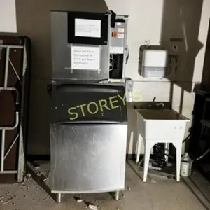 Manitowac ~850lbs Ice Machine w/ Bin