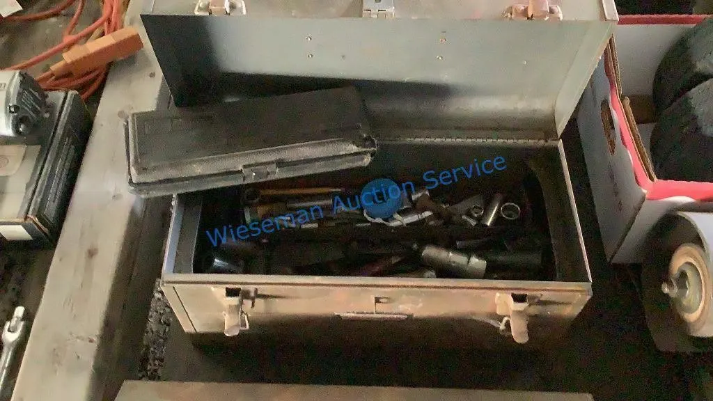 CRAFTSMAN TOOLBOX AND CONTENTS