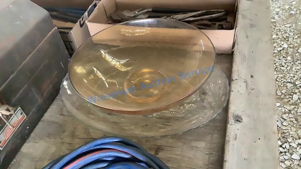 GLASS BOWL AND PLATTER