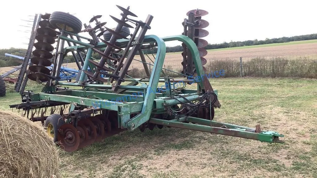 JOHN DEERE 235 DISK WITH HARROW 22ft