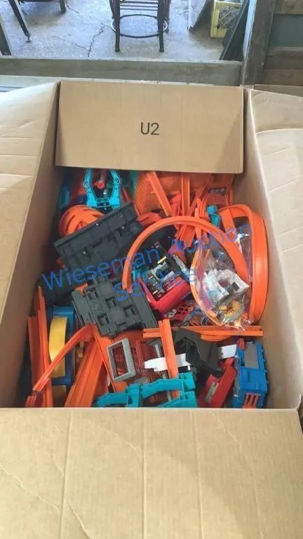 HOT WHEELS TRACK AND ACCESSORIES