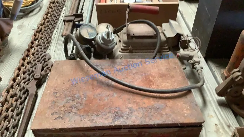 REGULATORS, PROPANE HEATER, ORGANIZER AND CONTENTS
