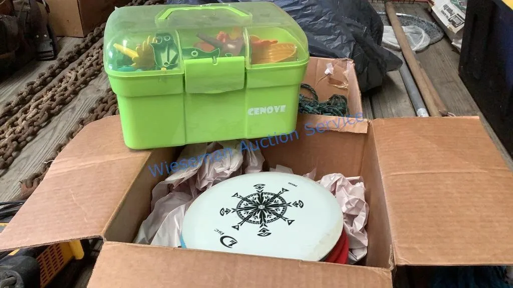 DISC GOLF AND CENOVE FLOWER TOYS