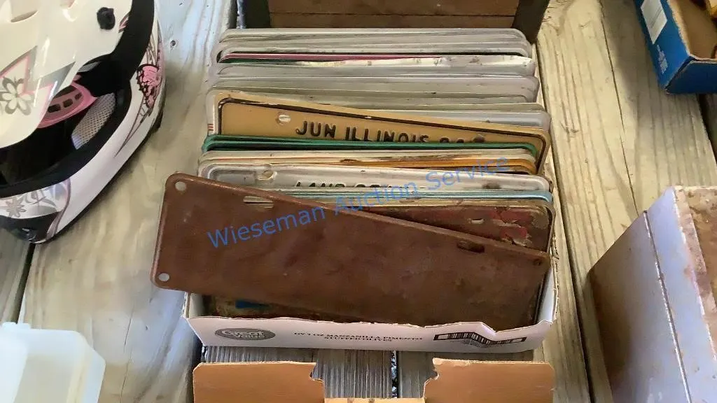 VINTAGE LICENSE PLATES