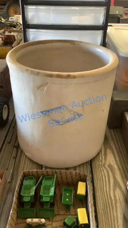 DIAMOND BRAND STONEWARE #8 CROCK