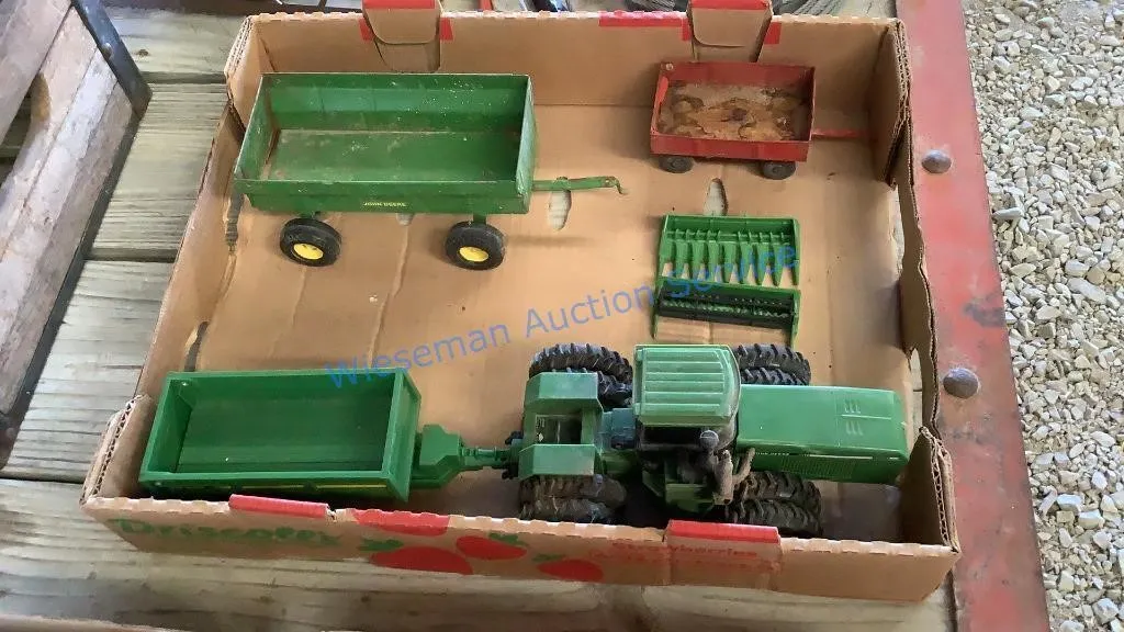 JOHN DEERE TOYS