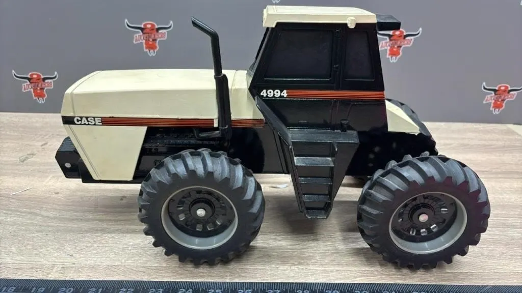 1:16 ERTL Case 4994 Heavy Die Cast Tractor.
