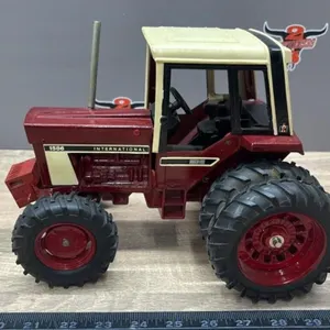 1:16 ERTL International 1586 Die Cast Tractor.