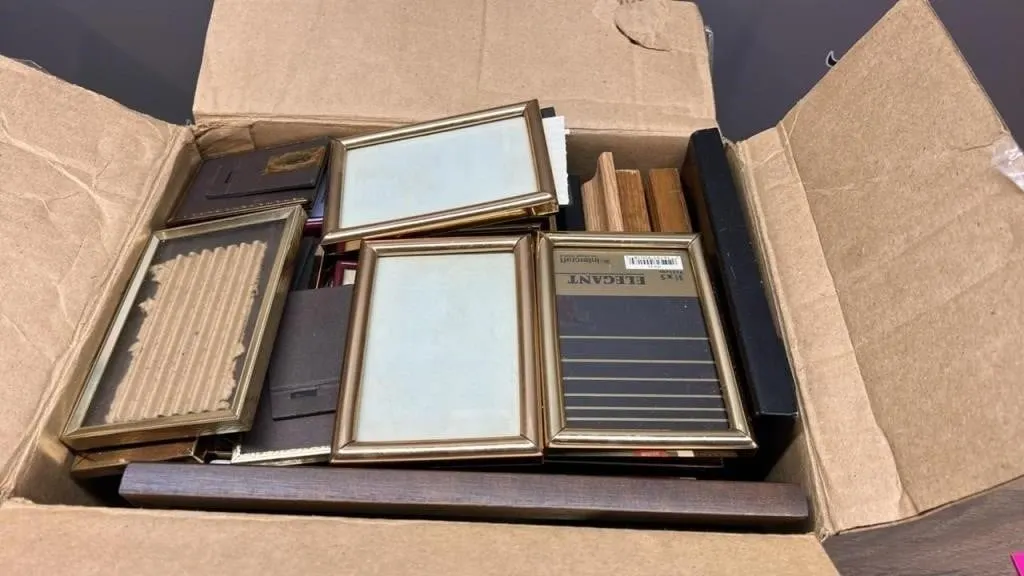 Box of Picture Frames. *NO SHIPPING