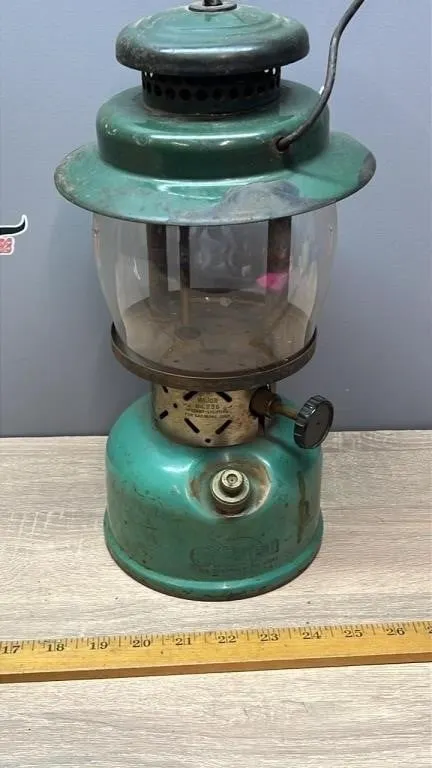 Coleman Model 236 Kerosine Lantern. Made in