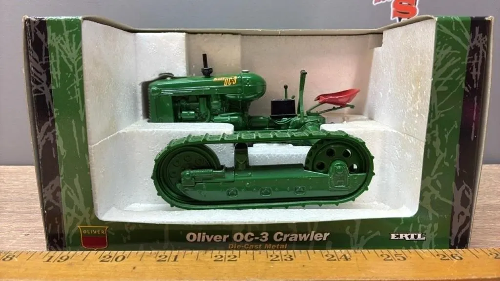 1:16 ERTL Oliver OC-3 Crawler.