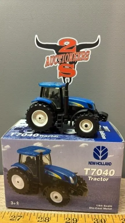 ERTL 1:64 New Holland T7040 Tractor.